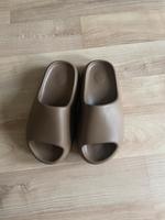 Yeezy Slides (braun) Baden-Württemberg - Walldürn Vorschau