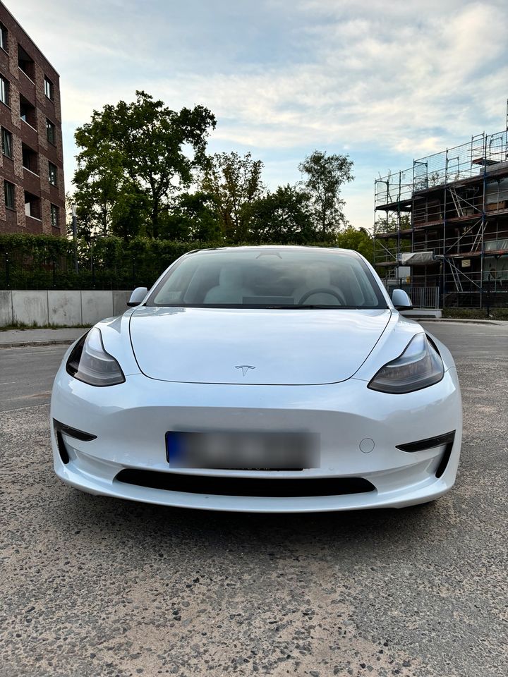 Tesla 3. 80kw. Dual Motor in Hamburg
