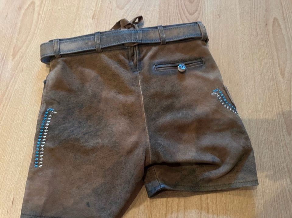 Bayerische Trachtenlederhose für Jungs, wie neu in Eisenberg 