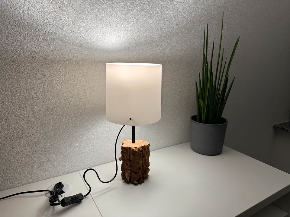 Nachttischlampe modern Schwarz Weiß Holz in Wadgassen