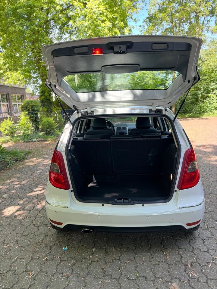 Mercedes Benz A 180 BlueEFFICIENCY Euro5 in Duisburg