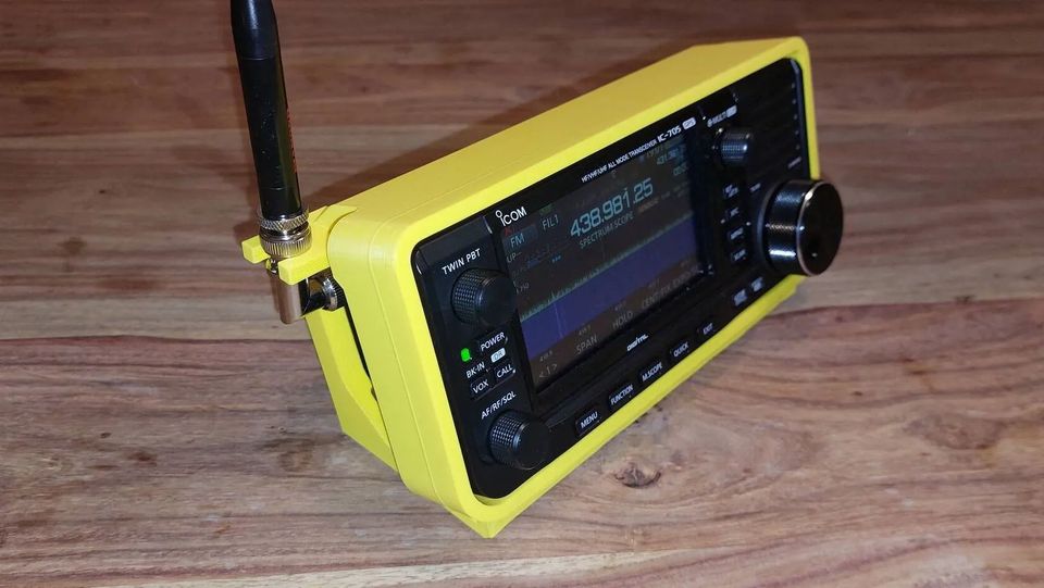 Icom IC-705 Allmode Portabel Transceiver Case Stand in Berlin