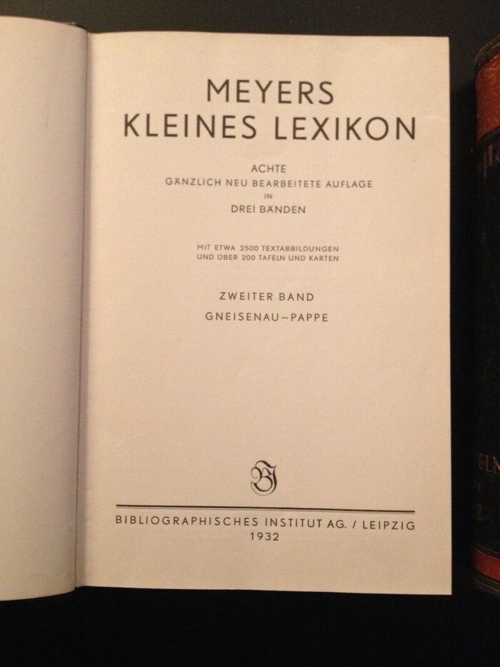 Meyers kleines Lexikon in drei Bänden von 1931/1932 in Möser