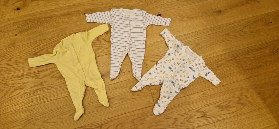 3 x Baby Schlafanzüge Größe 56 Strampler  Primark Babyschlafanzug in Maintal