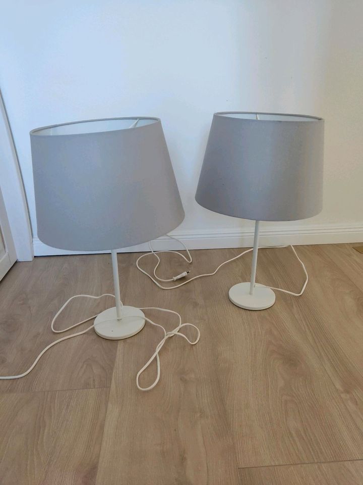 Zwei IKEA Nachttischlampen in beige in Hamburg