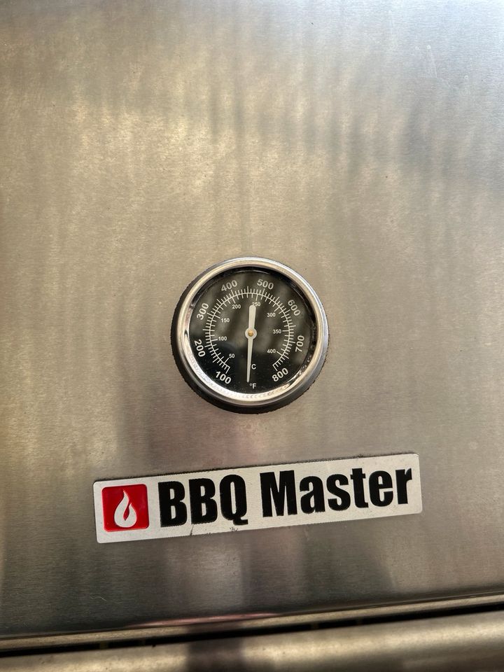 BBQ Master XL Pro Gasgrill - gut erhalten mit viel Zubehör! in Hannover