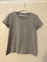 Graues T-Shirt von Tommy Hilfiger Gr. S Baden-Württemberg - Freiburg im Breisgau Vorschau