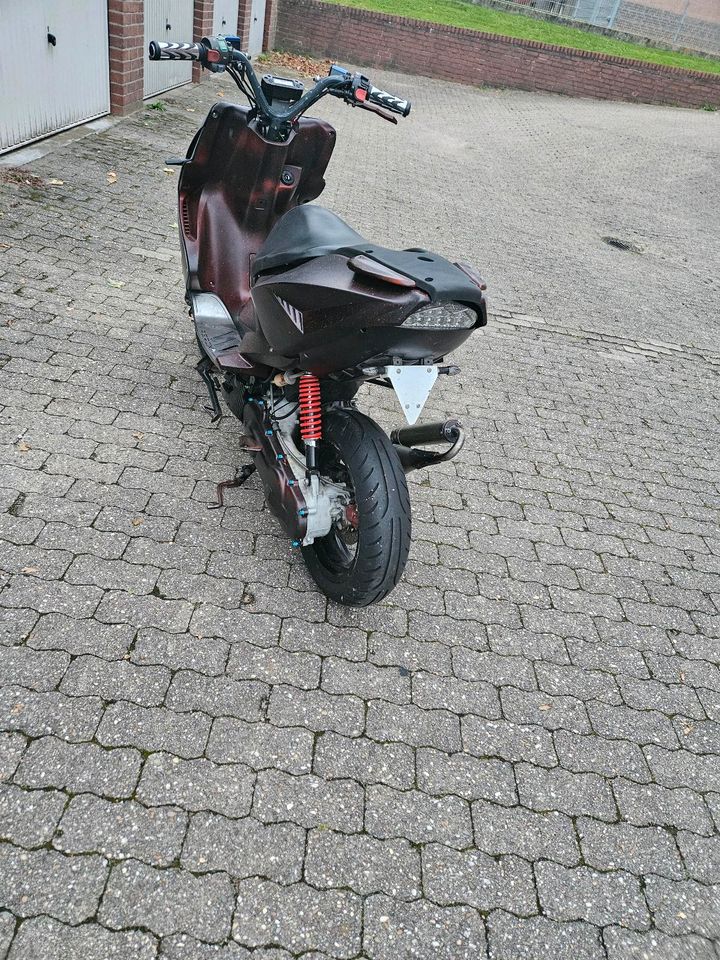 Yamaha aerox mit sehr vielen Teilen (25/45papiere) in Geilenkirchen