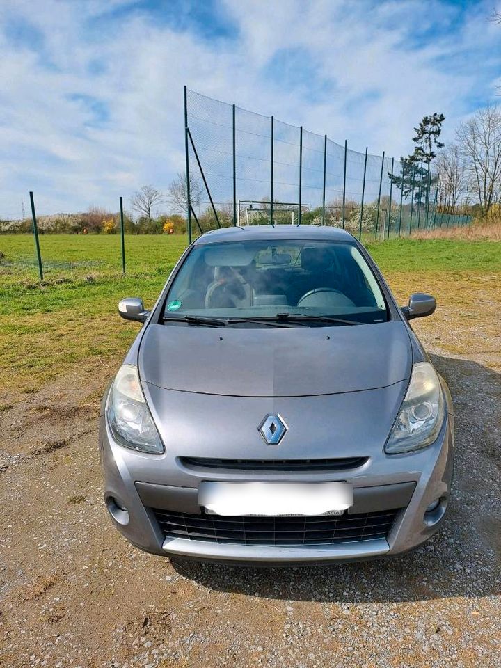 Renault Clio 3 / III Dynamique TomTom Navi in Wendeburg