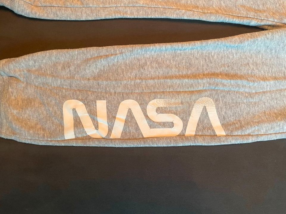 H&M NASA Jungen / Kinder Jogginghose Größe 122 cm Grau  (s. Bild) in Bad Schwalbach