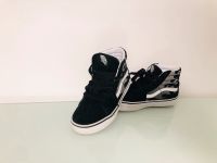 VANS Skater Schuhe Größe 32 Top Zustand Schuhe Nordrhein-Westfalen - Meerbusch Vorschau