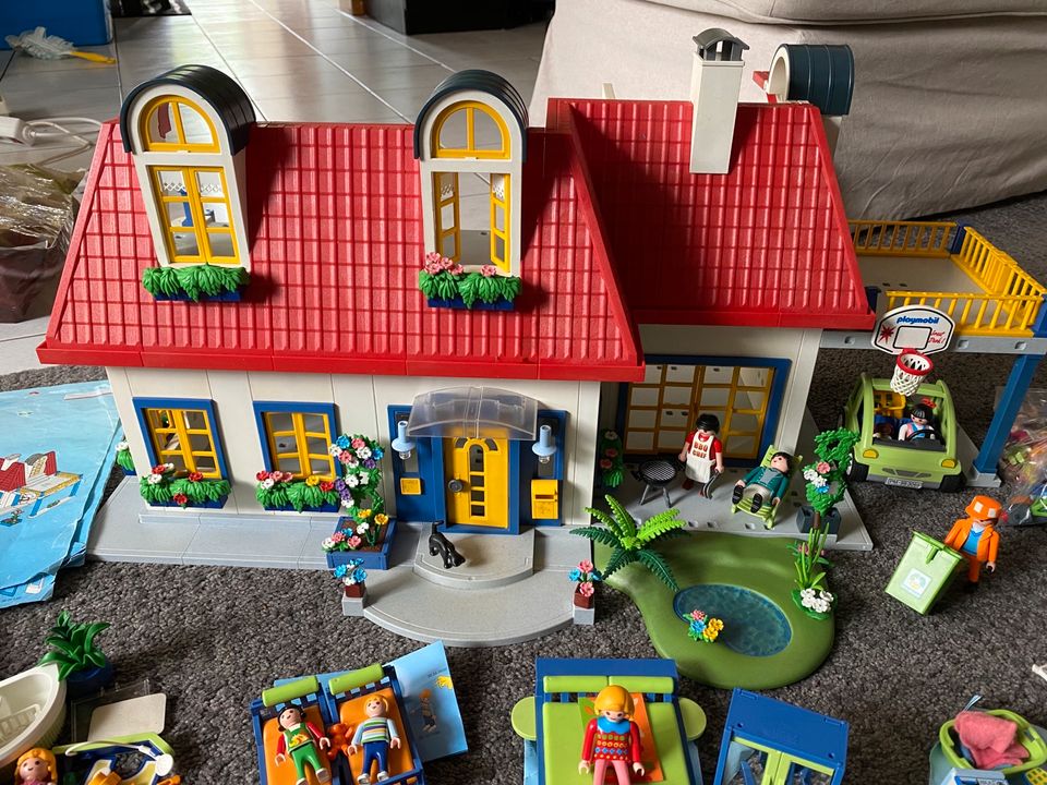 Playmobil Einfamilienhaus mit Zubehör in Hohne
