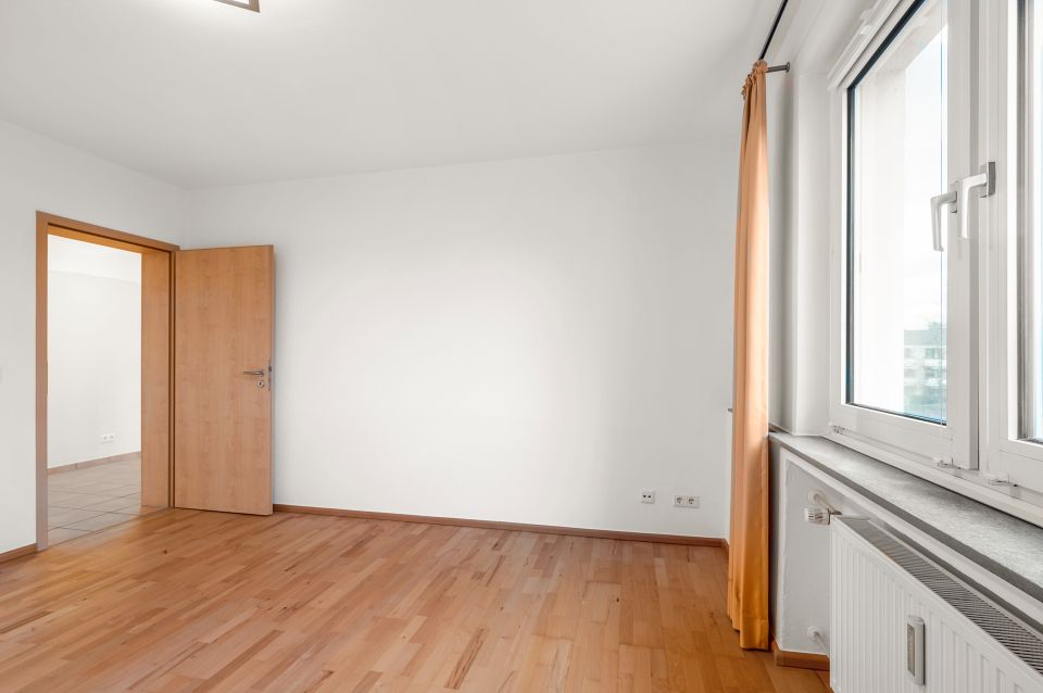 Wohnen zwischen Hansallee und D-Seestern! Bezugsfertige,  4 Zimmer-Wohnung mit Sonnenbalkon! in Düsseldorf