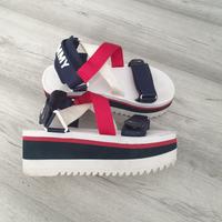 Tommy Hilfiger Jeans Damen Sandale Sommer Plateau Schuhe Gr.39 Schleswig-Holstein - Kiel Vorschau