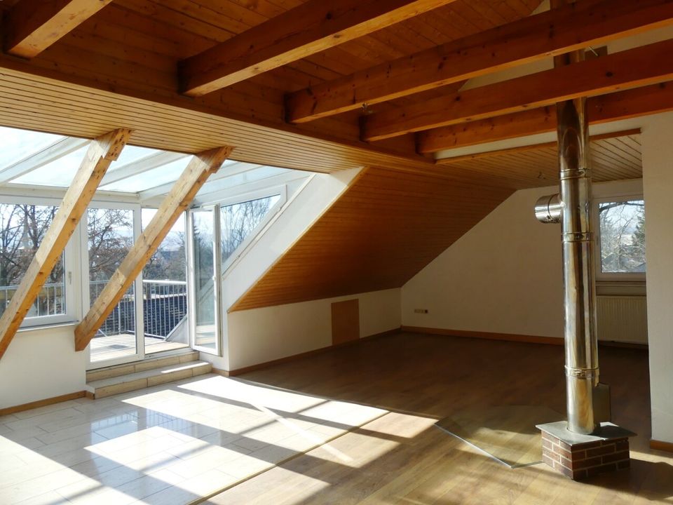 Repräsentative 3 Zimmer-Dachgeschoß-Wohnung mit Balkon in Minden