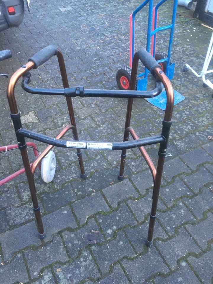 Gehhilfe rollator in Hadamar