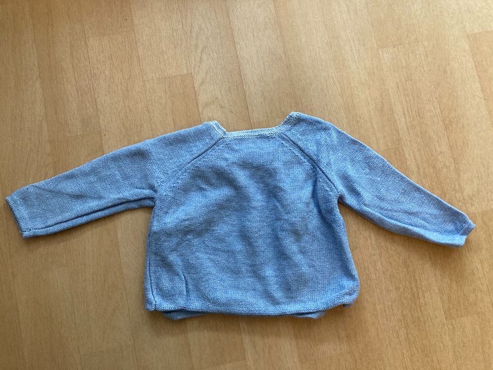 Strickjacke Cardigan hellblau von Zara Mini 74 in Berlin