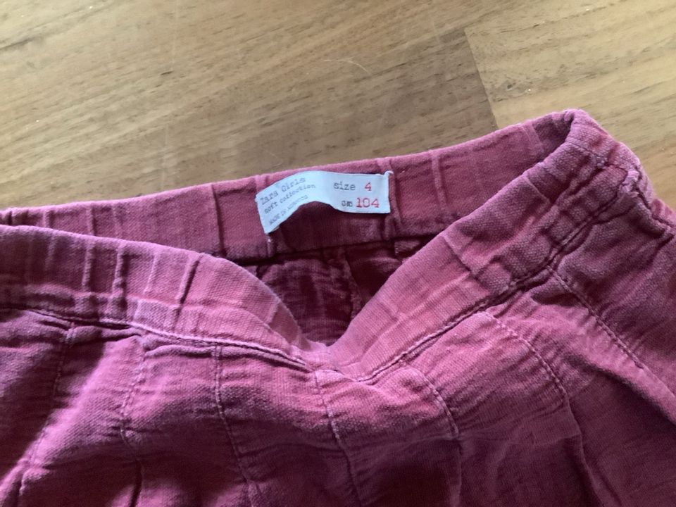 4 teiliges Shorts Sommerhosen Paket Mädchen Größe 98/104 in Ilshofen