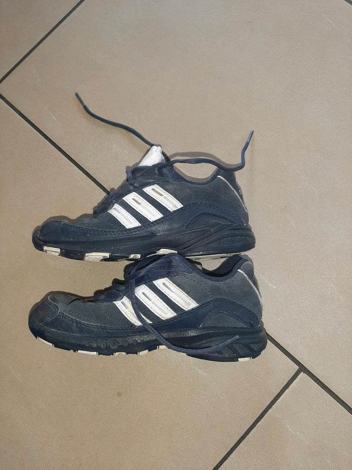 Adidas Schuhe 26 in Stavenhagen