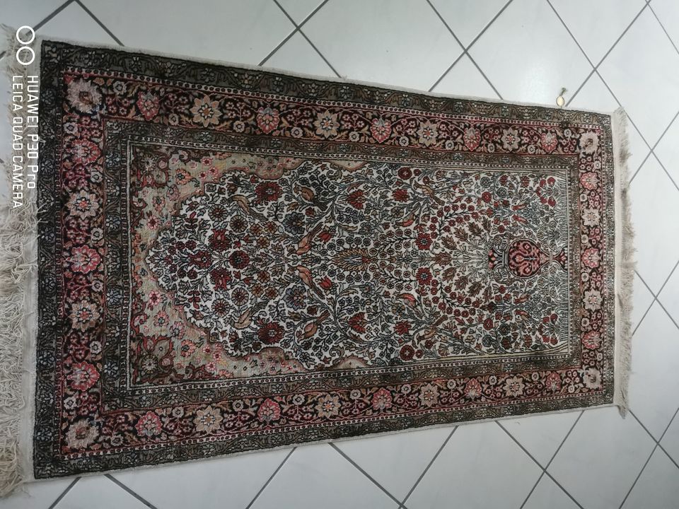 handgeknüpfter Seidenteppich aus Kaschmir in Bochum