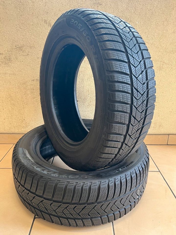 2x 205 60 R16 96H Winterreifen Pirelli 5mm DOT:4219 in Meschede