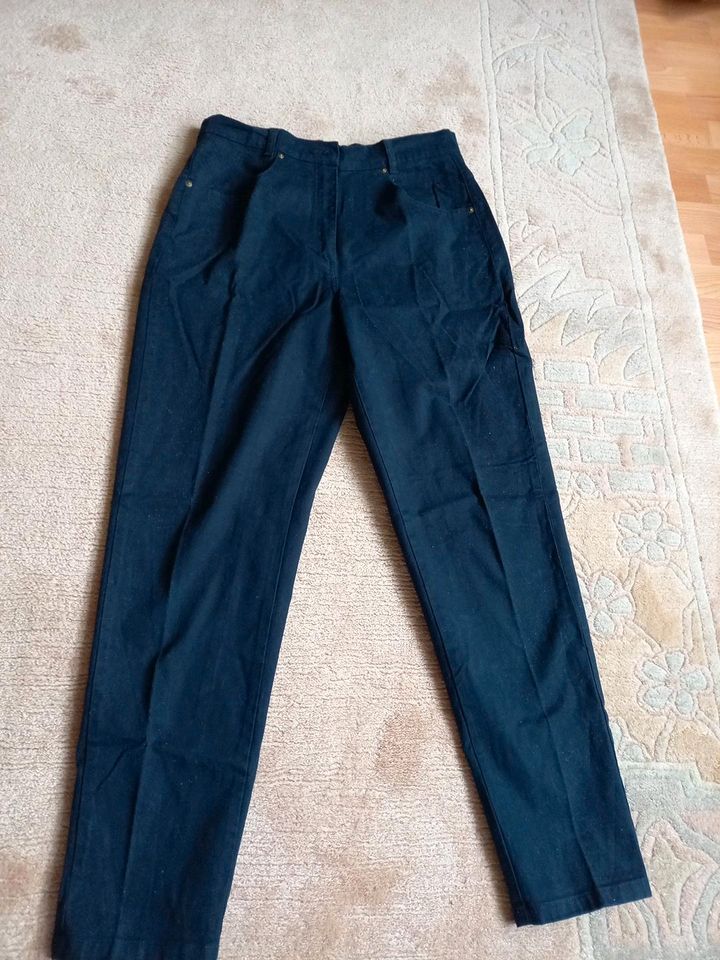 Stretchjeans in schwarz neu in Erkrath