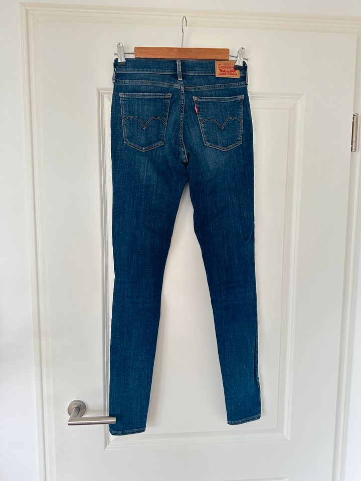 Levi‘s Skinny 710 Jeans blau Cut Gr. 26/32 wie Neu in Großpösna