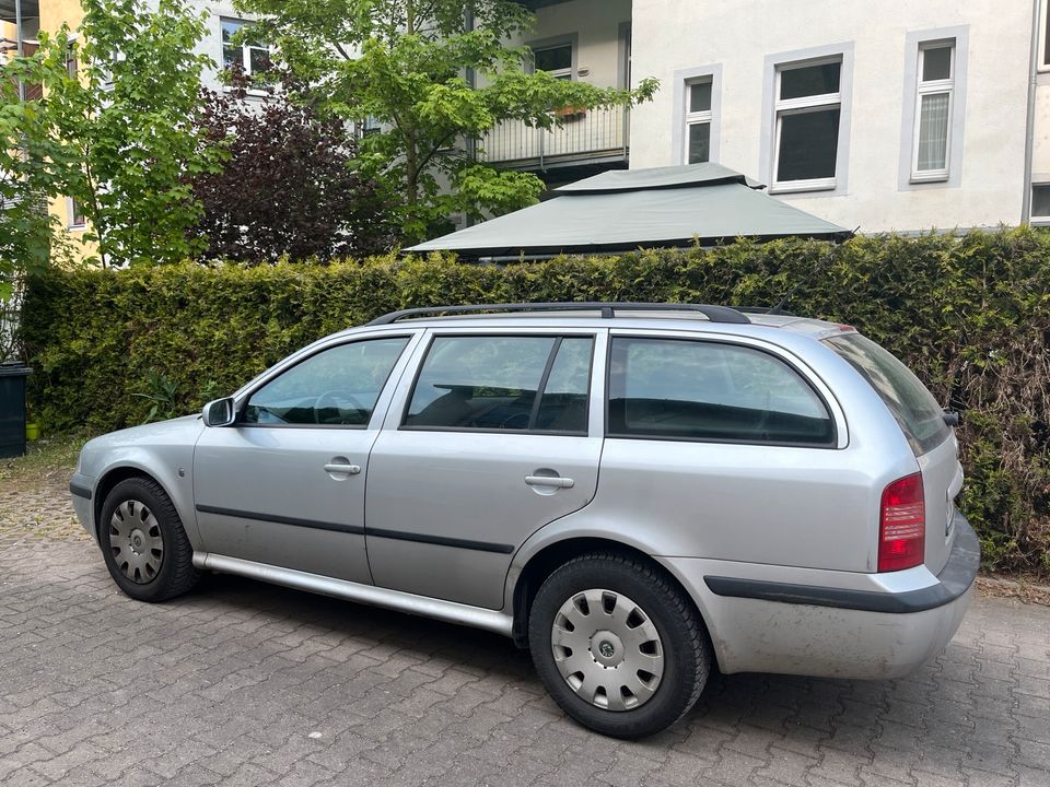 Skoda Octavia Kombilimousine in Meißen