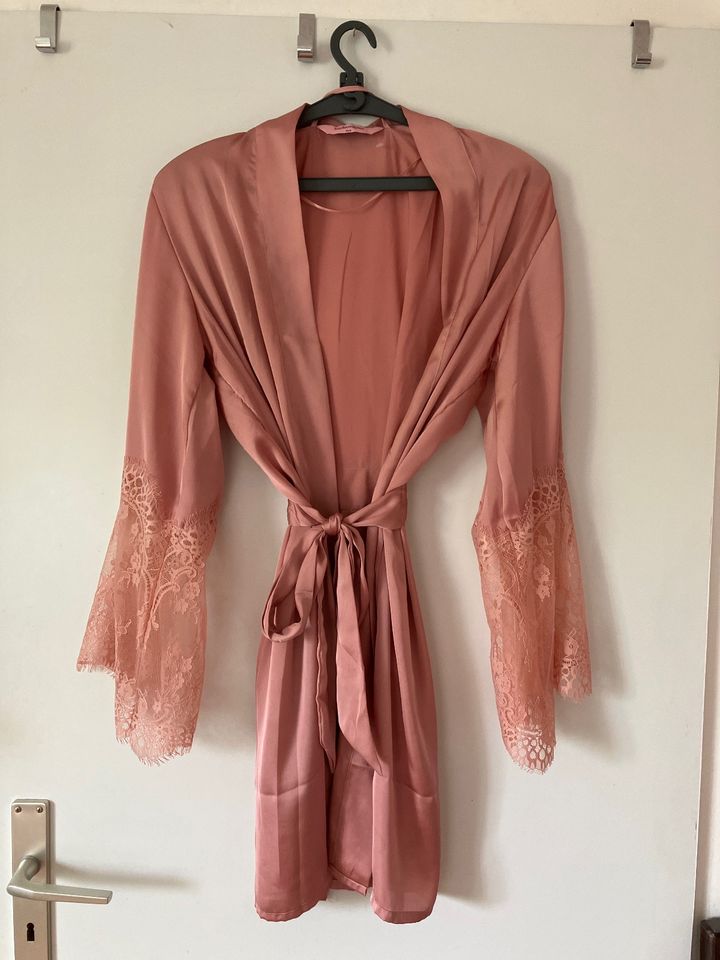 Rosa Kimono von Hunkemöller (S) in Kassel