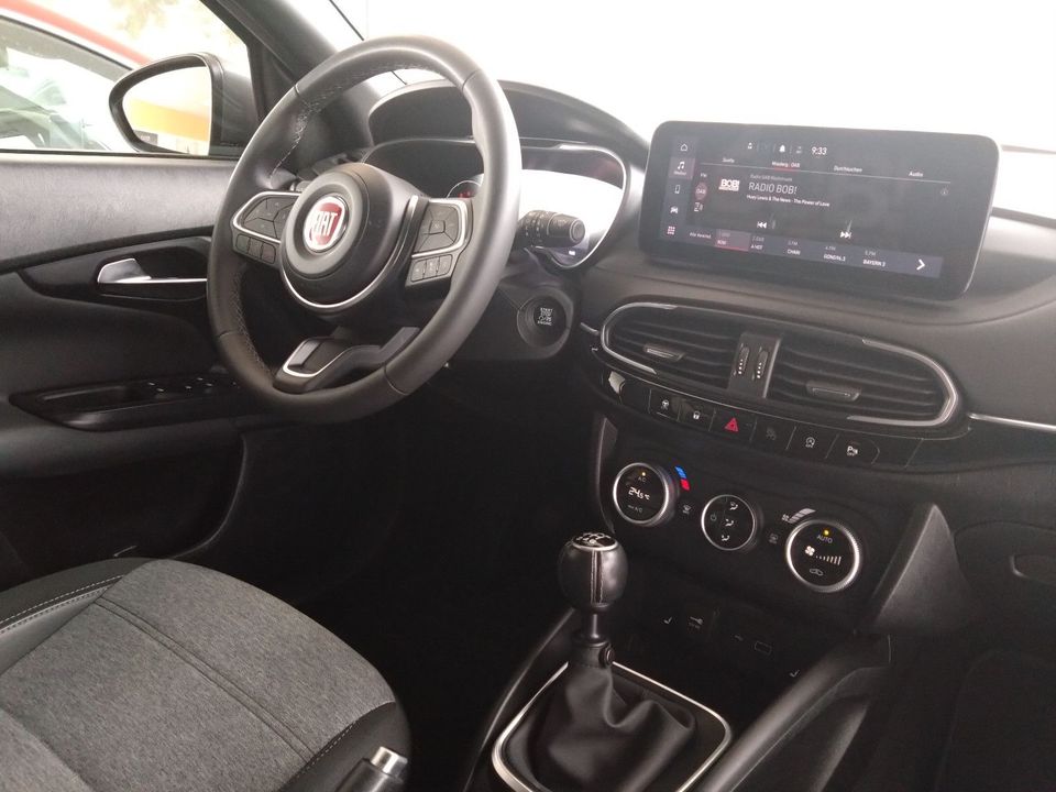 Fiat Tipo Hatchback 1.6 MultiJet CROSS LED Navi-App in Gefrees