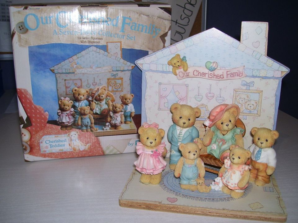 Cherished Teddies Our Cherished Family komplett und neu in Oelde