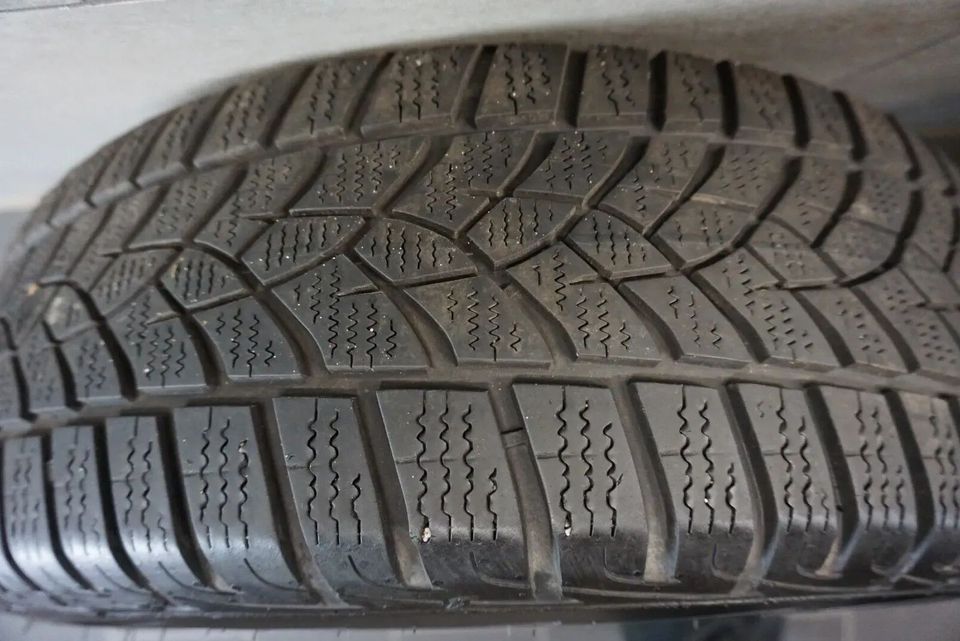 4 ORIGINAL WINTERRÄDER WINTERREIFEN 205/60 R16 BMW 3er G20 G21 6876921 16 ZOLL WINTERKOMPLETTRÄDER GOODYEAR RSC RUNFLAT 6mm MWST. AUSWEISBAR ! in Borchen