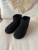 UGG Boots Schuhe schwarz Glitzer Mini 37 Nordrhein-Westfalen - Moers Vorschau
