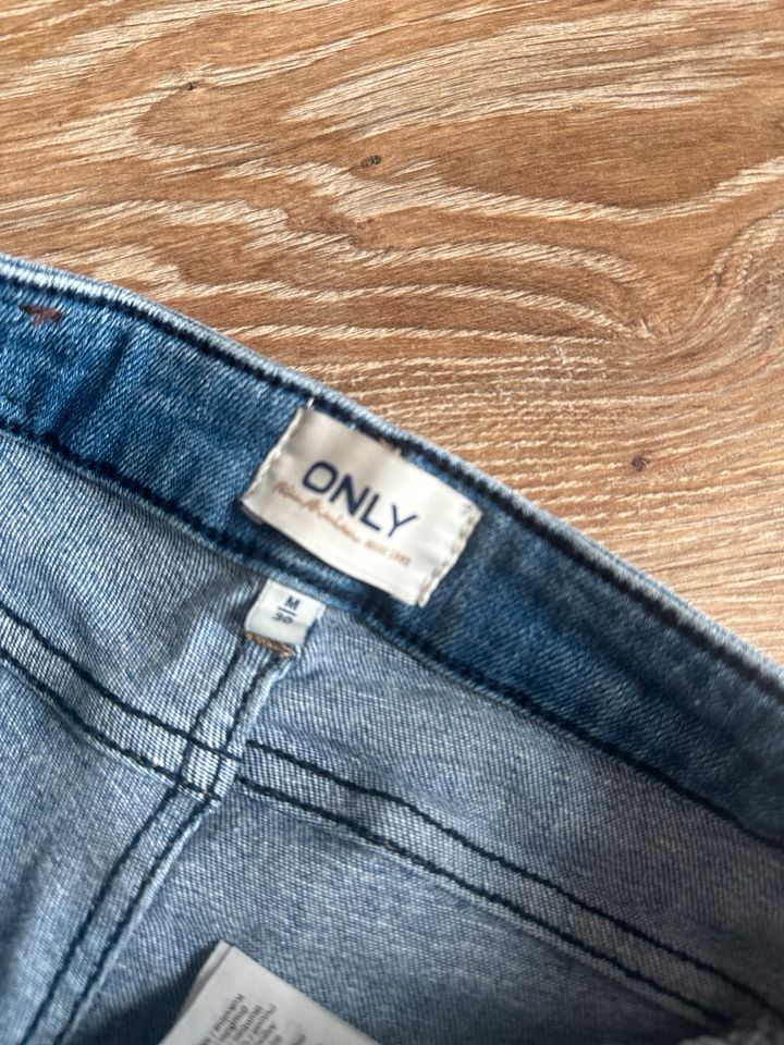 Only Jeans Größe M/30 in Morschen