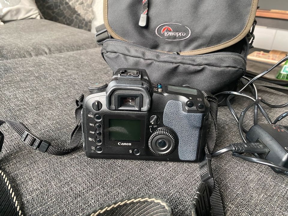 Canon EOS D60 Kamera Spiegelreflexkamera mit Objektiv in Northeim