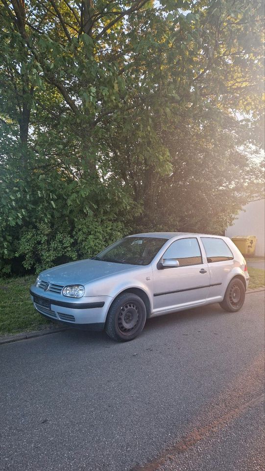 Volkswagen Golf 4 1.4 16v in Husum