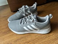 Adidas Sportschuhe Sneaker grau Gr. 38 1/2 Brandenburg - Hennigsdorf Vorschau