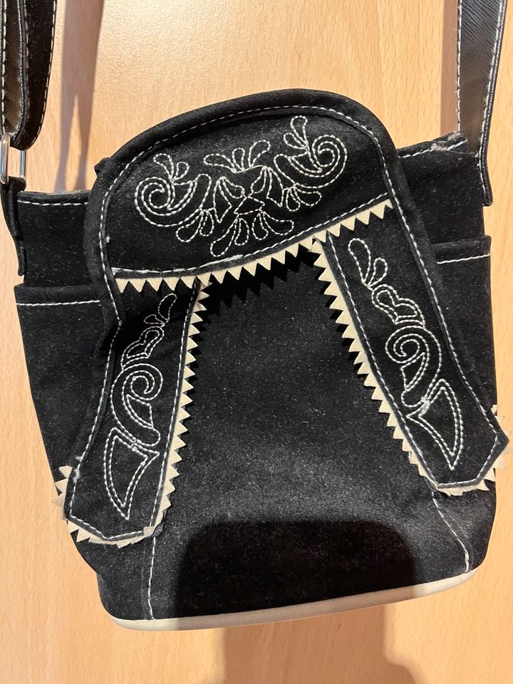 Dirndl Handtasche schwarz in Biederitz