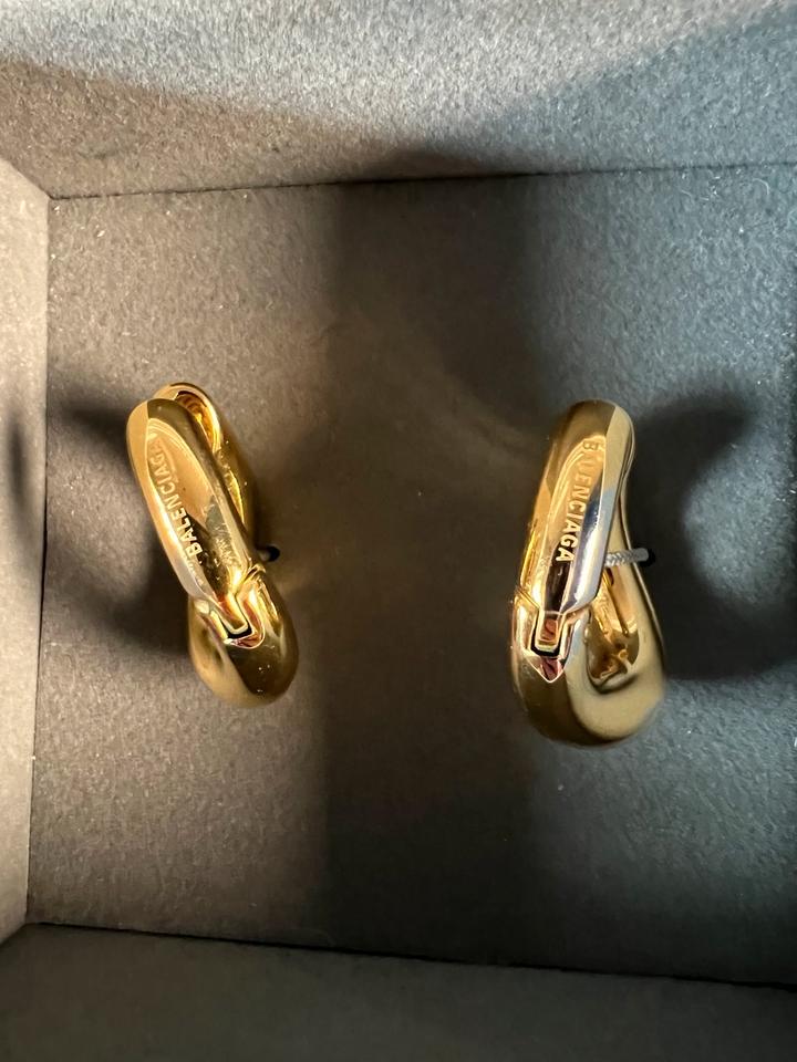BALENCIAGA Loop Ohrringe Gold; leicht twisted; im Shop online in Düsseldorf