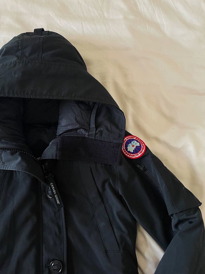 Canada Goose Montebello Parka Daunen Jacke S in Köln