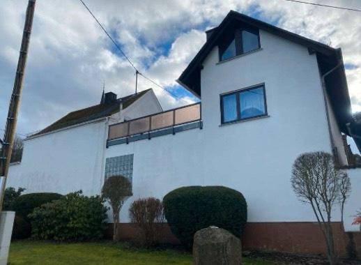 Zweifamilienhaus mit Umbaumöglichkeit zum Dreifamilienhaus in Dornburg