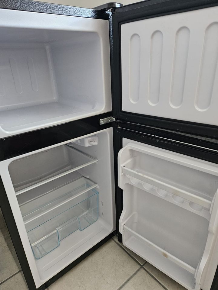 Kühlbox Kühlschrank Gefrierfach 60 Liter in Kaufbeuren