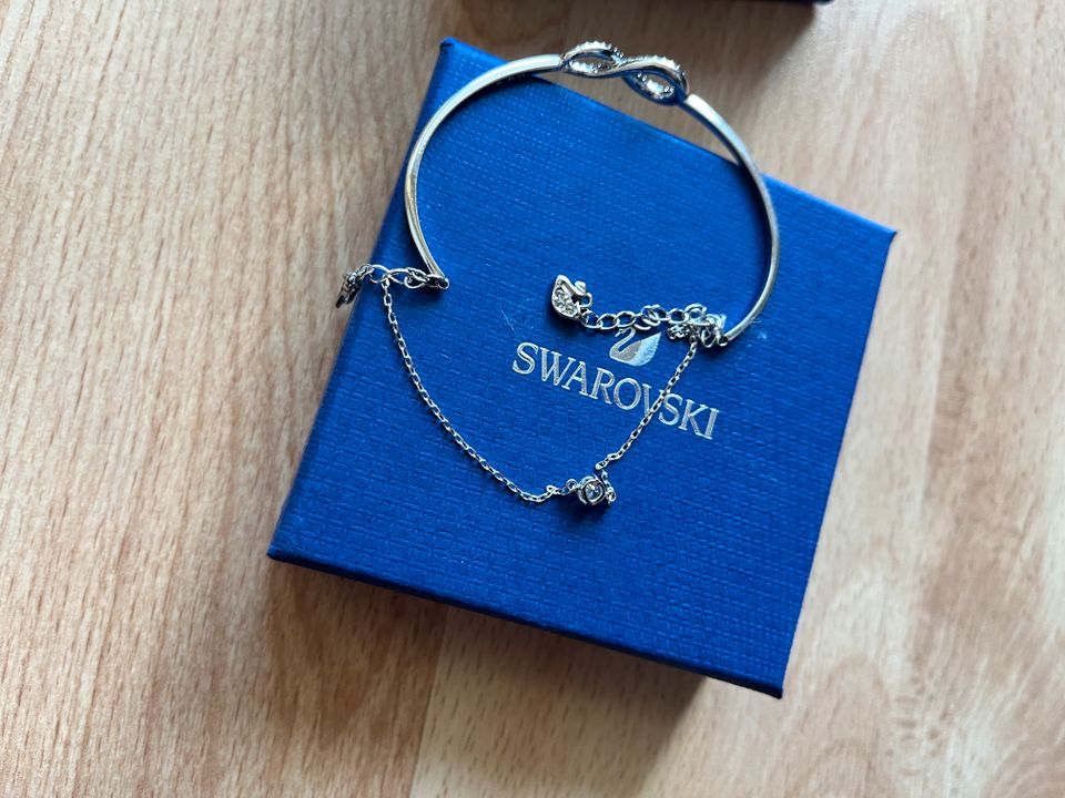 Swarovski Hyperbola Infinity Armband, Armreif *neuwertig* in Erwitte