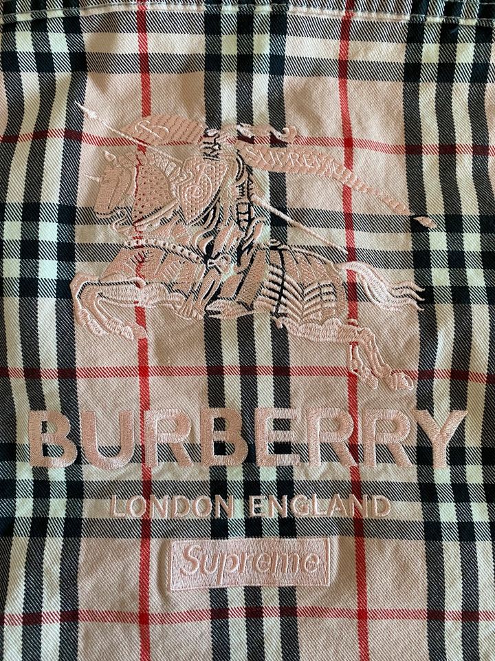 Burberry Supreme denim jacket pink in Darmstadt