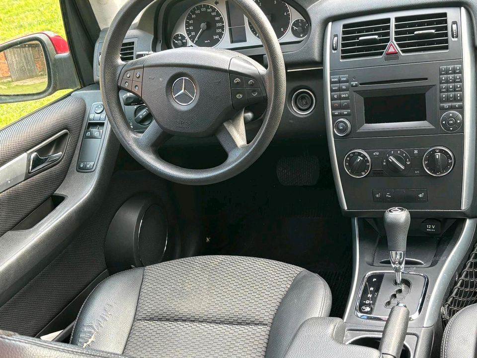 Mercedes Benz Bklasse 180CDI Automatik*Navi*Panorama*TÜV.09.24!! in Uelzen