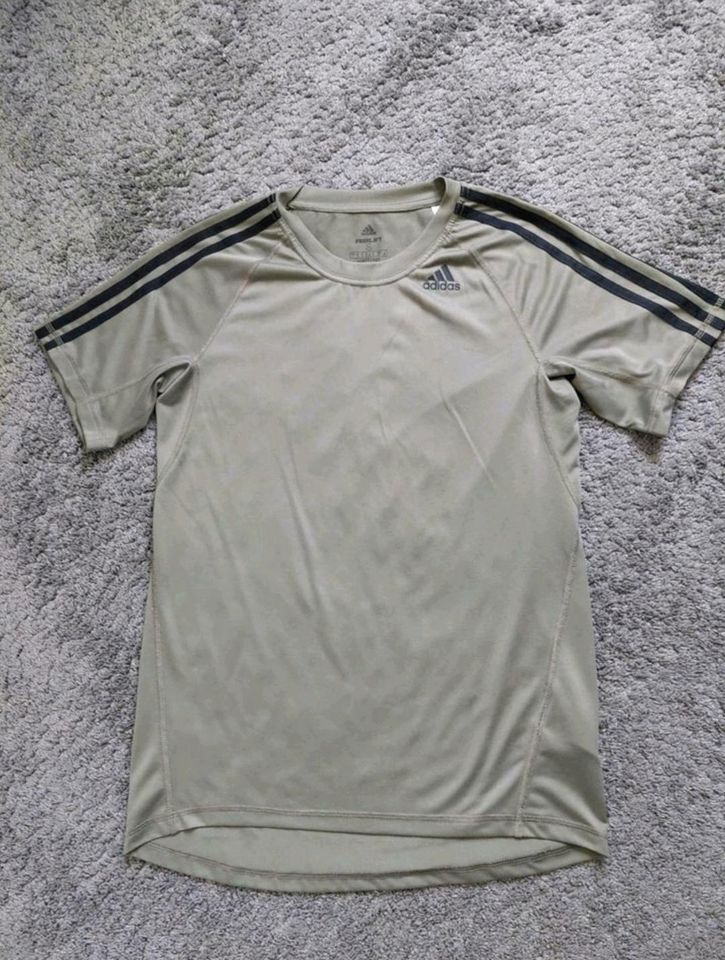 Adidas T-Shirt Sport - Herren Gr.S /164 - olivgrün - wie neu Top in Hamburg