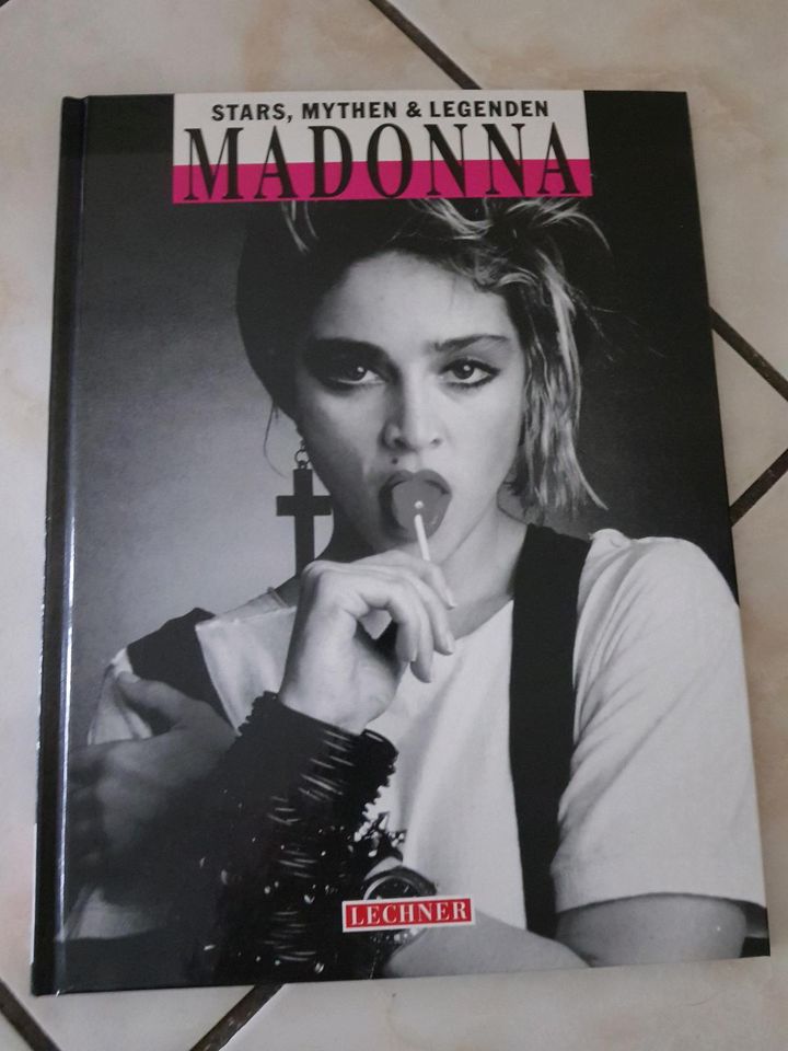 Verschiedene Bücher über Madonna aus den 90er Jahren in Bergisch Gladbach