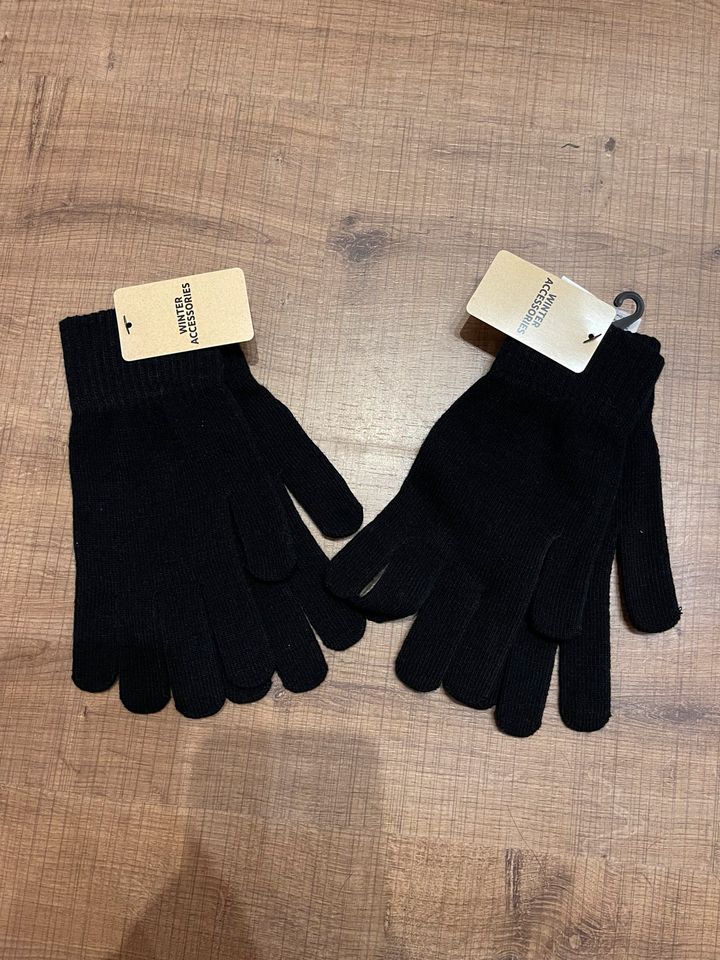 Zwei Paar Handschuhe zu verkaufen in Welver