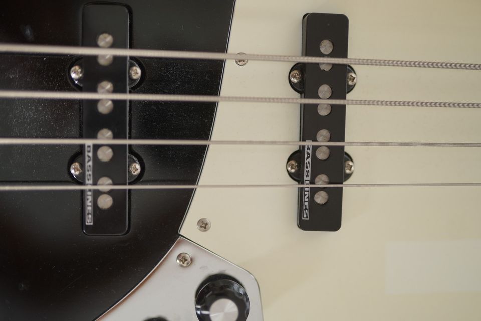 Fender Squier Jazz Bass Seymour Duncan pickupset in Ratingen