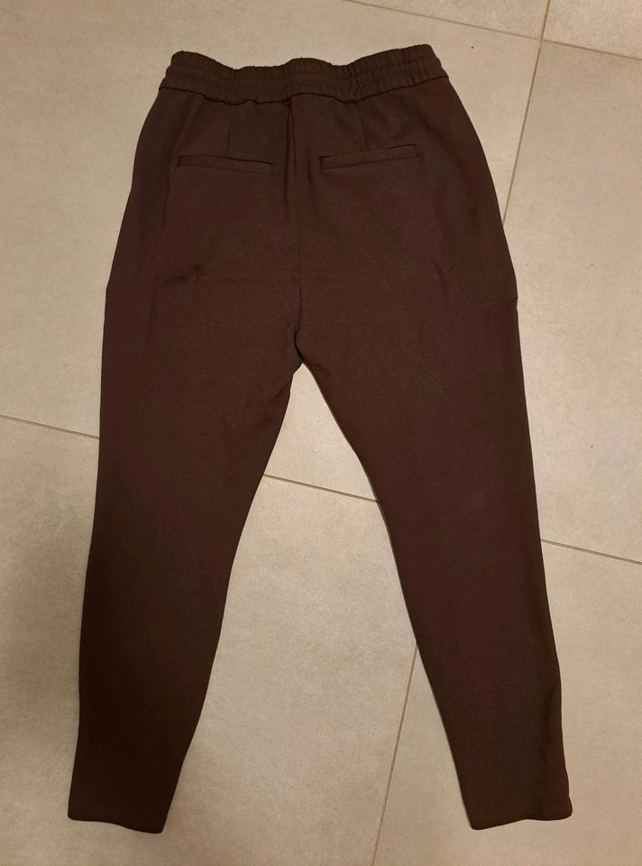 Dunkelbraune Stoffhose 》Vero Moda《 in Groß Oesingen